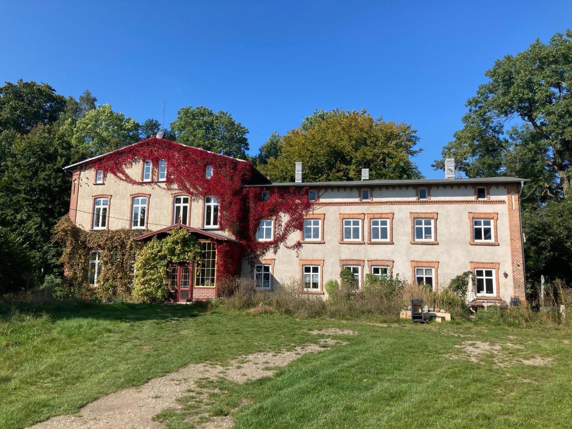 Ferienwohnung Im Gutshaus Alt Krassow Inmitten Der Natur Lalendorf Εξωτερικό φωτογραφία