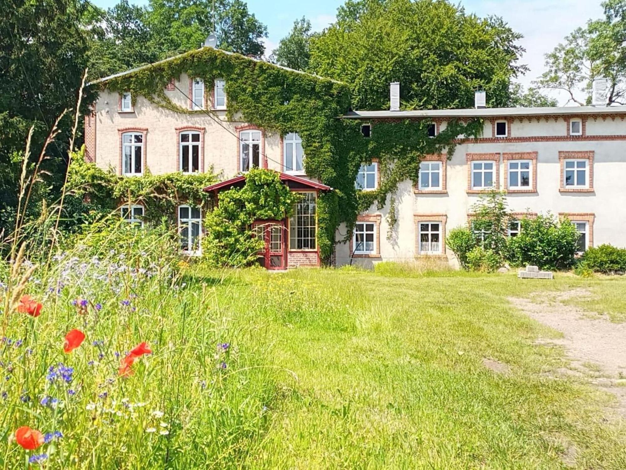 Ferienwohnung Im Gutshaus Alt Krassow Inmitten Der Natur Lalendorf Εξωτερικό φωτογραφία